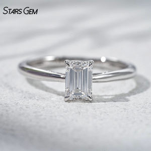 Bague de fiançailles classique unisexe StarsGem en or massif 10 carats avec diamant de laboratoire taille émeraude 1,0 ct DEF VS, plaqué rhodium - Product Image 1