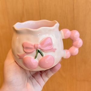 Tazza in Ceramica Dipinta a Mano con Rilievo di Ciliegie Rosa, Design Estetico per Caffetterie e Bevande Calde - Product Image 2
