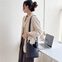 Sac à main femme panier épaule fourre-tout bandoulière sac de messager dames grande capacité mode épissage sac seau en cuir