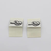 Étiquette de vêtement personnalisée avec logo de marque, pliée au centre, en satin textile, étiquette de col de haute qualité, écologique, en tissu polyester tissé