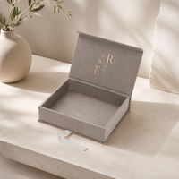 Caja de Regalo Personalizada Estilo Libro con Cierre de Listón, Empaque de Papel Rígido Ecológico con Logotipo en Lámina Dorada para Regalos Premium