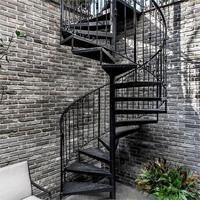 Escalier en colimaçon extérieur en acier pour évacuation en cas d'incendie et accès extérieur