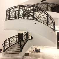 Escalier intérieur en bois courbé avec balustrade en fer forgé de luxe provenant de l'usine de Foshan en Chine