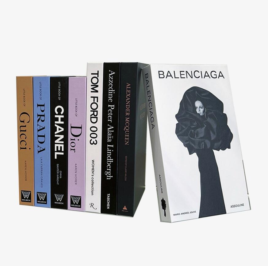 Известный дизайнерский бренд напечатал искусственные книги для клубного отеля модель комнаты кабинет мягкое украшение дома
