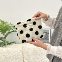 Trousse de maquillage peluche en laine Sherpa pour femmes, logo personnalisé, trousse à cosmétiques rose en peluche, organisateur de pochette à cosmétiques personnalisée
