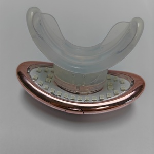 Appareil Électrique Double Fonction pour Repulper les Lèvres, Lisse les Rides des Lèvres, Blanchiment des Dents, Thérapie par Lumière Bleue Infrarouge et Rouge - Product Image 2