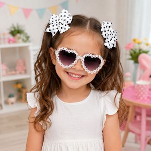 Cadeaux de fête d'anniversaire pour filles : Accessoires pour cheveux (nœuds, fleurs, cœurs), pinces à cheveux à pois et ensemble de lunettes de soleil - Product Image 2