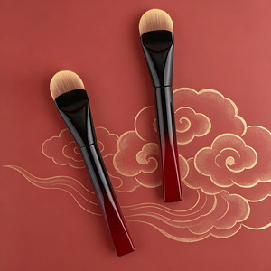 Pinceau Fond de Teint Plat et Rond en Fibres Synthétiques avec Manche en Bois pour une Application de Maquillage Sans Résidus - Product Image 2