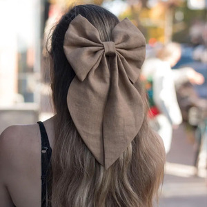 Barrette élégante faite à la main en lin avec nœud pour <span class=keywords><strong>cheveux</strong></span>, barrette à longue queue – Barrette personnalisée avec nœud brodé floral pour femmes et filles - Product Image 3