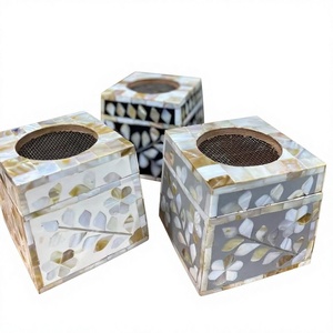 Quemador de Incienso Mabkhara Elegante de Nácar con Motivos Religiosos y Tapón de Anís Estrellado para Rituales de Oud - Product Image 1