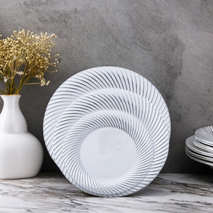 Assiettes de fête en plastique jetables avec bordure en argent blanc Assiettes de mariage fantaisie robustes Assiettes à dessert et apéritif Vente en gros - Product Image 4