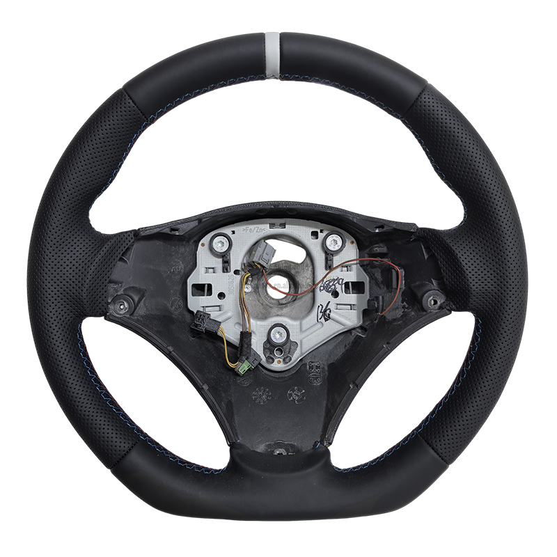 ชุด M + มีรูพาย + หนัง + ตะเข็บลายสีขาว