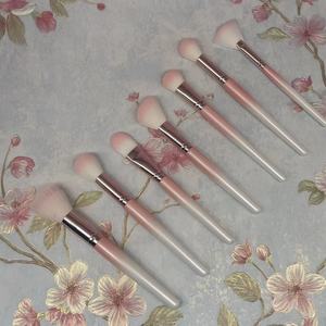 Juego de Brochas de Maquillaje Profesional YRX Rosa Degradado de 7 Piezas, Pelo Sintético Suave de Lujo, Mango de Madera, Virola de Aluminio, Brochas para Mujer - Product Image 1