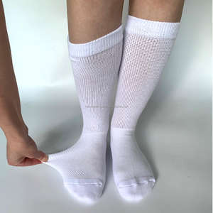 Chaussettes diabétiques respirantes confortables pour hommes femmes coupe ample Style décontracté non contraignant avec logo sur le bas du corps pour les soins aux personnes âgées - Product Image 3