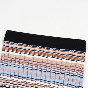 ชุดเซ็ตไหมพรมลายทางสำหรับผู้หญิง 2 ชิ้น เสื้อสายเดี่ยวและกระโปรงยาว ขายส่งเสื้อผ้าลำลองฤดูร้อนสำหรับผู้หญิง - Product Image 5