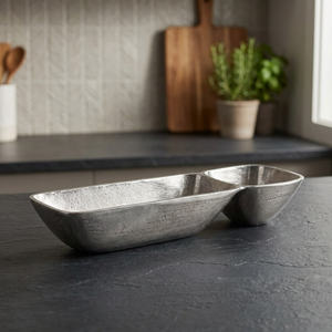 Bol en métal fait main, éco-responsable, durable, finition dorée et intérieur blanc, design contemporain, idéal pour la décoration de mariage, best-seller - Product Image 3