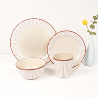 Ensemble de vaisselle en grès européen de forme classique glaçure réactive 16 pièces ensemble d'assiettes et de bols en céramique plats et assiettes de Restaurant