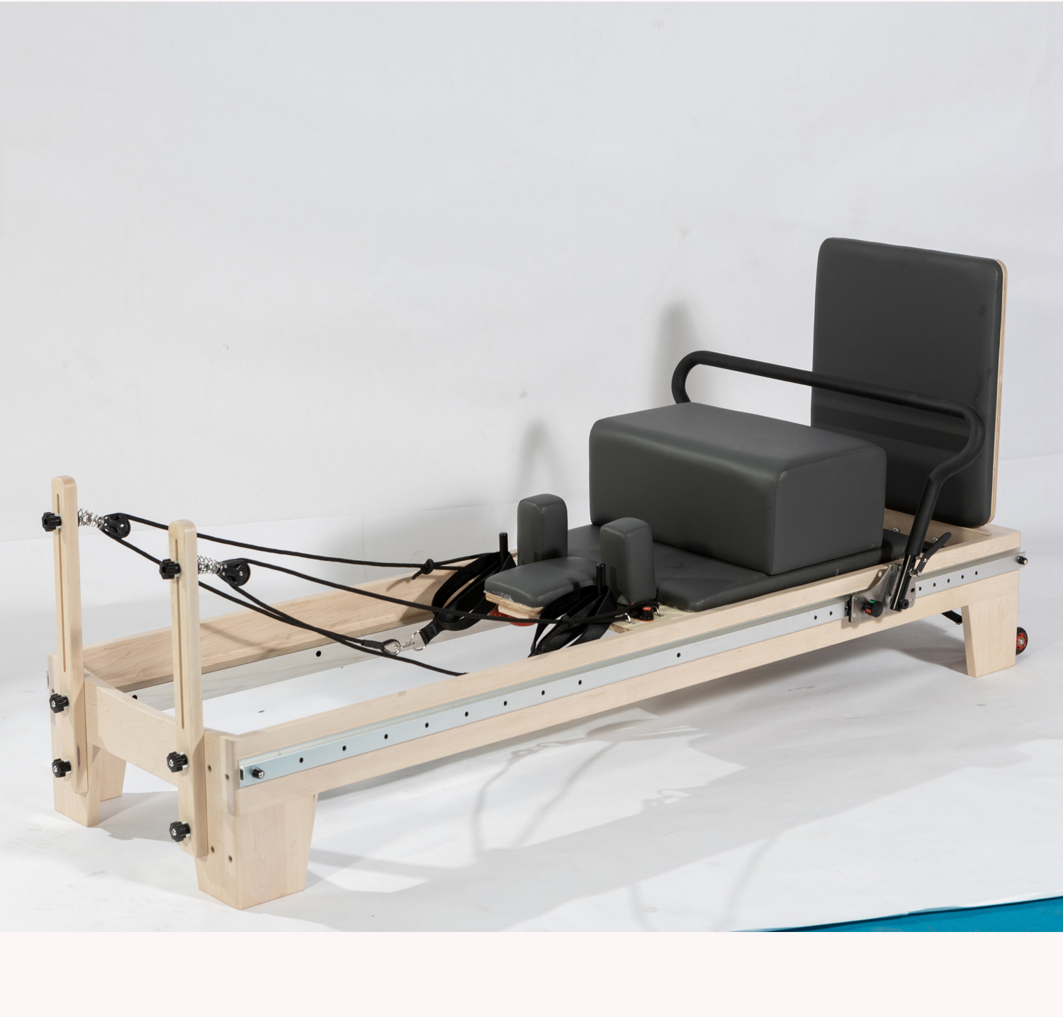 Reformer Pilates noir (érable) avec rail