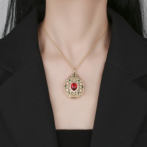 Collier pendentif élégant et écologique en cuivre plaqué or vintage, style palais, avec zircon cubique vert 10*12mm, pour femme - Product Image 6