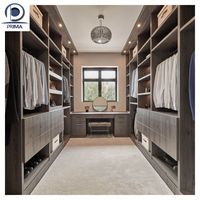 Dressing sur mesure avec portes vitrées, placard intégré, placage, tiroir à chaussures et tringle de suspension pour dressing haut de gamme