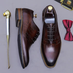 Chaussures en cuir rondes pour homme, sculptées à la main, de haute qualité, style britannique élégant, pour mariage et fête - Product Image 4