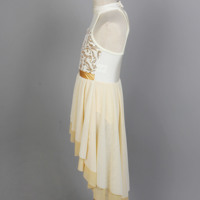 Robe de soirée à sequins dorée champagne à col halter et à coupe asymétrique