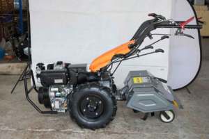 <span class=keywords><strong>Motozappa</strong></span> Resistente <span class=keywords><strong>a</strong></span> Due Ruote da 15 CV <span class=keywords><strong>a</strong></span> Benzina, Mini Trattore Multifunzione con Conducente <span class=keywords><strong>a</strong></span> Terra e Trasmissione <span class=keywords><strong>a</strong></span> Ingranaggi - Product Image 4