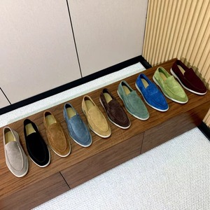 Zapatos de diseñador premium para hombre, para caminar y conducir, de lujo, de piel de oveja, de gamuza, planos, casuales, sin cordones, mocasines unisex, al por mayor. - Product Image 2