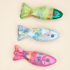 ของเล่นปลาตุ๊กตาผ้าพลัฌสีสันสดใส ใส่แคทนิป มีเสียงบีบ สำหรับแมว - Product Image 1