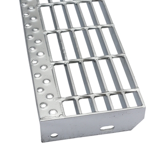 Marche d'escalier <span class=keywords><strong>fix</strong></span>ée par boulons JT8 avec nez de marche perforé - Product Image 3