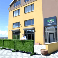 Panneaux de haie artificielle en acier galvanisé vert de conception moderne de la marque Jidar, fabriqués en Turquie, garantie 5 ans, pour une intimité facile dans les villas