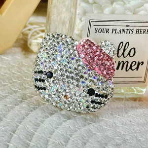 Bracelet populaire en perles acryliques colorées avec breloque chat mignon et strass, compatible avec les coques de téléphone et les porte-clés, idéal pour la création de bijoux. - Product Image 5