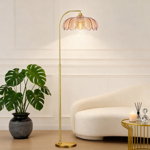 Lampadaire bohème avec abat-jour en verre rose, corps en laiton, hauteur réglable, source de lumière LED pour la décoration du salon et de la chambre - Product Image 1