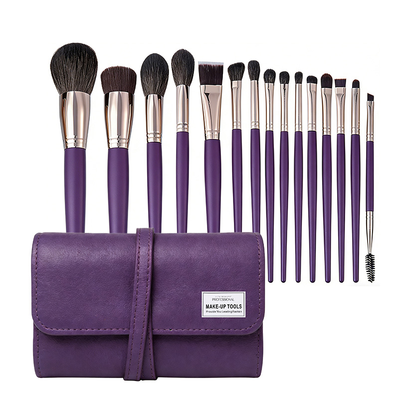 Ensembles de pinceaux de maquillage violets