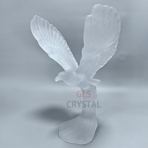 Sculpture d'aigle doré en cristal, logo personnalisé et emballage cadeau disponibles - Product Image 2