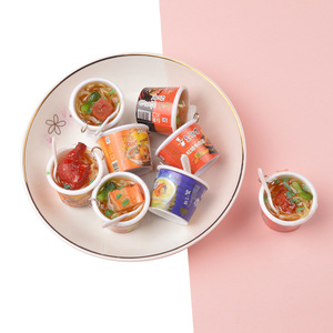 Porte-clés miniature en PVC en forme de nouilles instantanées/ramen, mini modèle de jouet nouilles instantanées, pendentif pour sac à dos - Product Image 2