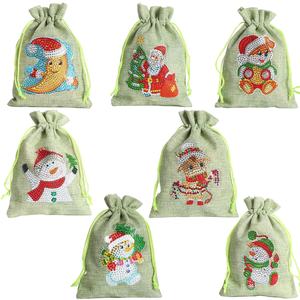 Kit <span class=keywords><strong>de</strong></span> broderie en diamant en mosaïque DIY LS, sac en <span class=keywords><strong>toile</strong></span> <span class=keywords><strong>de</strong></span> <span class=keywords><strong>jute</strong></span> à cordon <span class=keywords><strong>de</strong></span> serrage <span class=keywords><strong>de</strong></span> Noël, <span class=keywords><strong>peinture</strong></span> en diamant, sacs à bonbons, cadeau pour enfants - Product Image 2