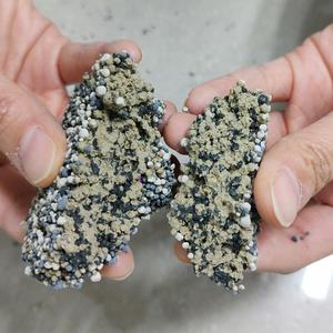 Litière pour chat en bentonite OEM/ODM en gros, granulométrie 1,0-3,5 mm, forme de boule, sable de bentonite au charbon actif - Product Image 5