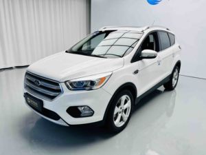 Stock important de <span class=keywords><strong>Ford</strong></span> <span class=keywords><strong>Kuga</strong></span> <span class=keywords><strong>EcoBoost</strong></span> 180 d'occasion vérifiés en Chine, avec grand coffre extensible et vitres électriques, SUV polyvalent pour le transport quotidien - Product Image 2