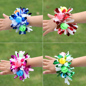 สร้อยข้อมือสำเร็จการศึกษาสำหรับเด็กพร้อมสายรัดข้อมือพลาสติกรูปหัวใจสำหรับกิจกรรมเต้นรำในโรงเรียนอนุบาลฤดูใบไม้ผลิ 2023 - Product Image 4