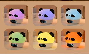 Reloj Despertador Digital con Funcionamiento a Batería para Decoración del Hogar, Lámpara Nocturna de Silicona con Forma de Panda, Táctil Inteligente, Reloj de Mesa LED con Cambio de Color - Product Image 5