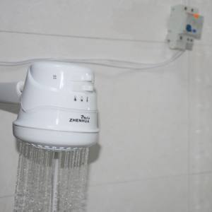 Pommeau de douche chauffe-eau électrique instantané sans réservoir Horizon 5400w 3000w pour plat et <span class=keywords><strong>location</strong></span> - Product Image 1