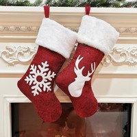 Chaussettes de Noël en peluche rouge chinoises transfrontalières avec motifs de rennes et de flocons de neige - Adorables ornements de rangement et de décoration intérieure