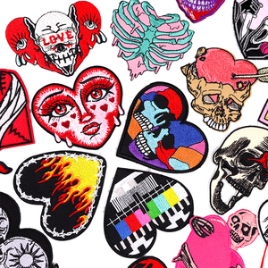Parches Bordados en Forma de Corazón, Diseño de Calavera y Llama, Apliques de Tela Termoadhesivos para Decoración - Product Image 1