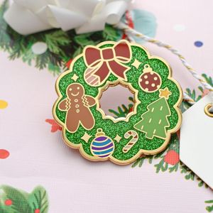 Venta caliente personalizado verde Navidad corona esmalte Pin festivo Navidad solapa Pin vacaciones Holly & Bow insignia festiva - Product Image 4