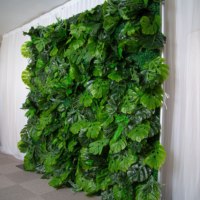 Hot sales kunden spezifische Hochzeits dekoration Roll up 3d Stoff grüne Blume Wand Hintergrund künstliche Seide rote Rose Blumen wand