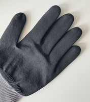 Gants industriels certifiés EN388, résistants à l'huile, anti-coupure, avec doublure en nylon et élasthanne de calibre 15, paume enduite de micro-mousse de nitrile et manchette de sécurité.