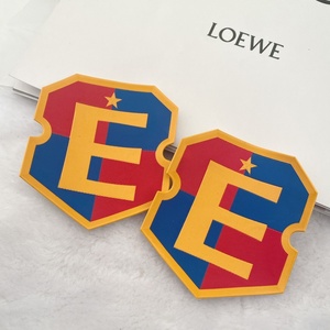 Étiquette en silicone PVC 3D personnalisée OEM avec logo en relief pour vêtements, sacs, chaussures, fabriquée en plastique TPU, prix d'usine - Product Image 1