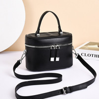 Petit vanity case de luxe en cuir végétalien avec fermeture éclair personnalisé sac à bandoulière voyage essentiel vente en gros sacs à cosmétiques deux sangles