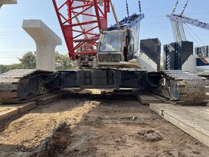 Grúa sobre orugas usada Zoomlion ZCC5000 de 500 toneladas y alta rentabilidad - Product Image 5